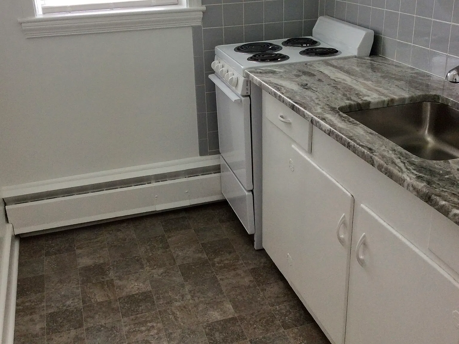 2 bed, 900 sqft, $1,200 — Photo 4
