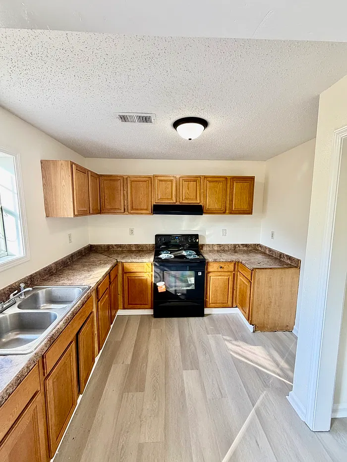5 bed, 2.0 bath, $1,900 — Photo 4