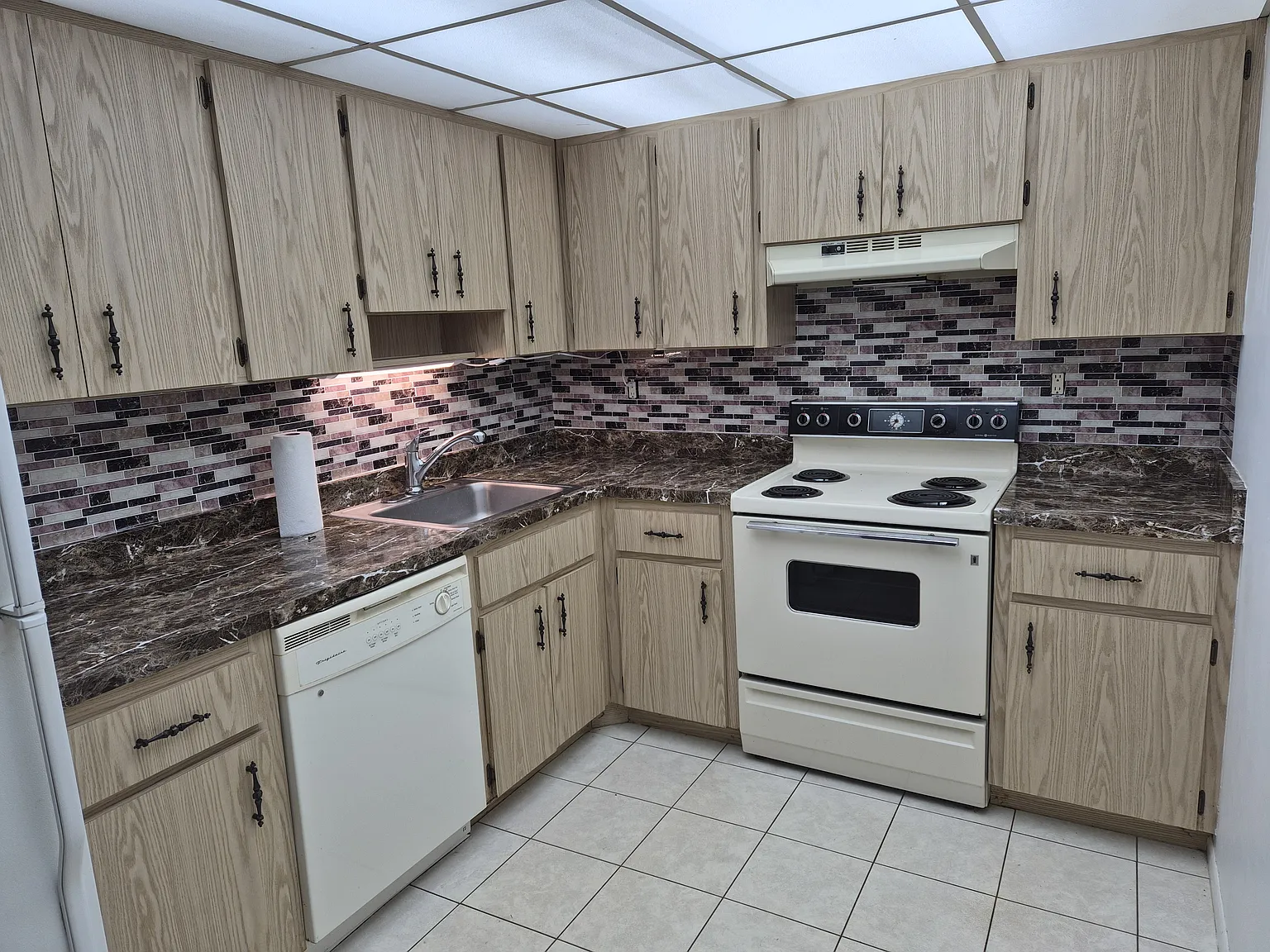 2 bed, 1.5 bath, 954 sqft, $1,495 — Photo 2