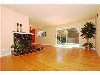 3rd image of 1671 Carleton Ct