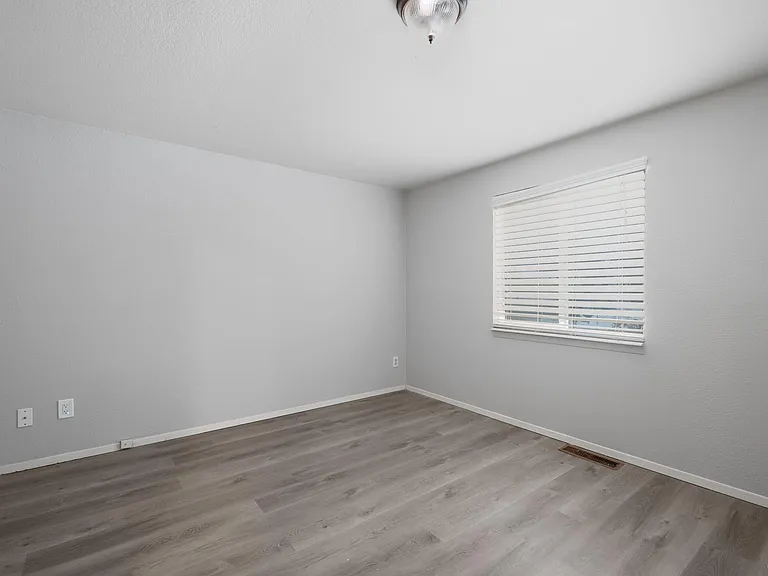 8610 S 910 E — Photo 15