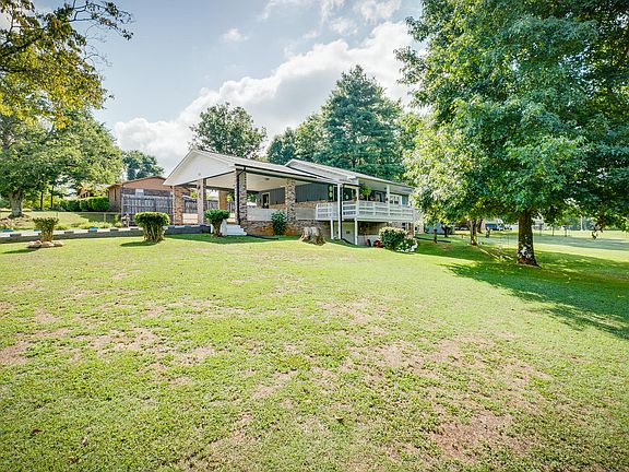 3rd image of 111 Lakeview Cir