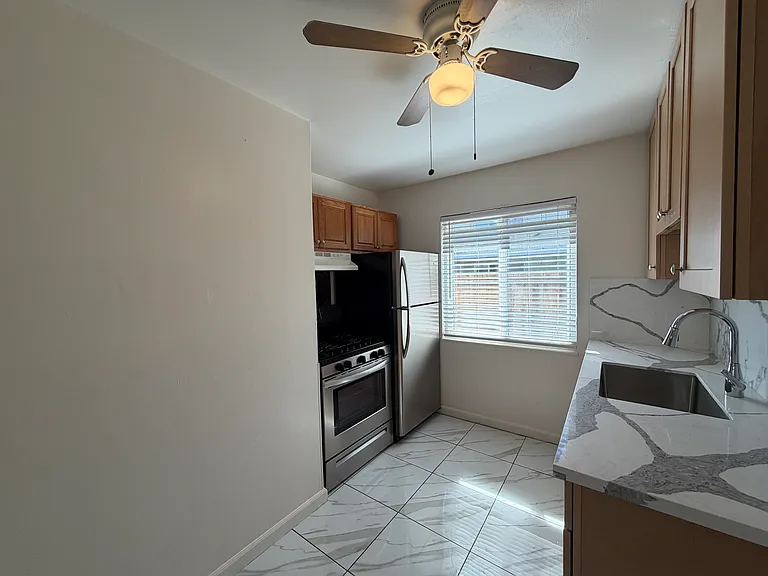 354 N 5th St #3 — Photo 5