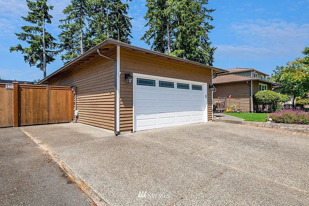Building Photo - 13504 22nd Ave SE