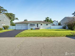 125 Cedar St, Colonia, NJ 07067