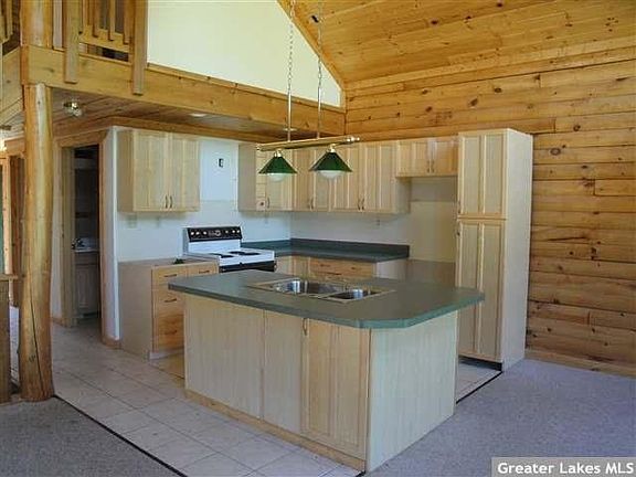 3rd image of 423 W Isle Harbor Drive