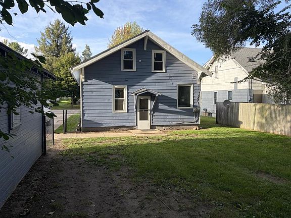 3rd image of 146 W Irwin St