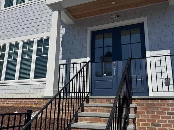 129 Park St NE #B, Vienna, VA 22180