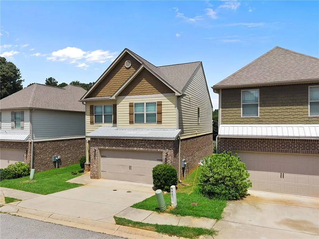 4 bed, 2.5 bath, 2023 sqft, $2,090 — Photo 3