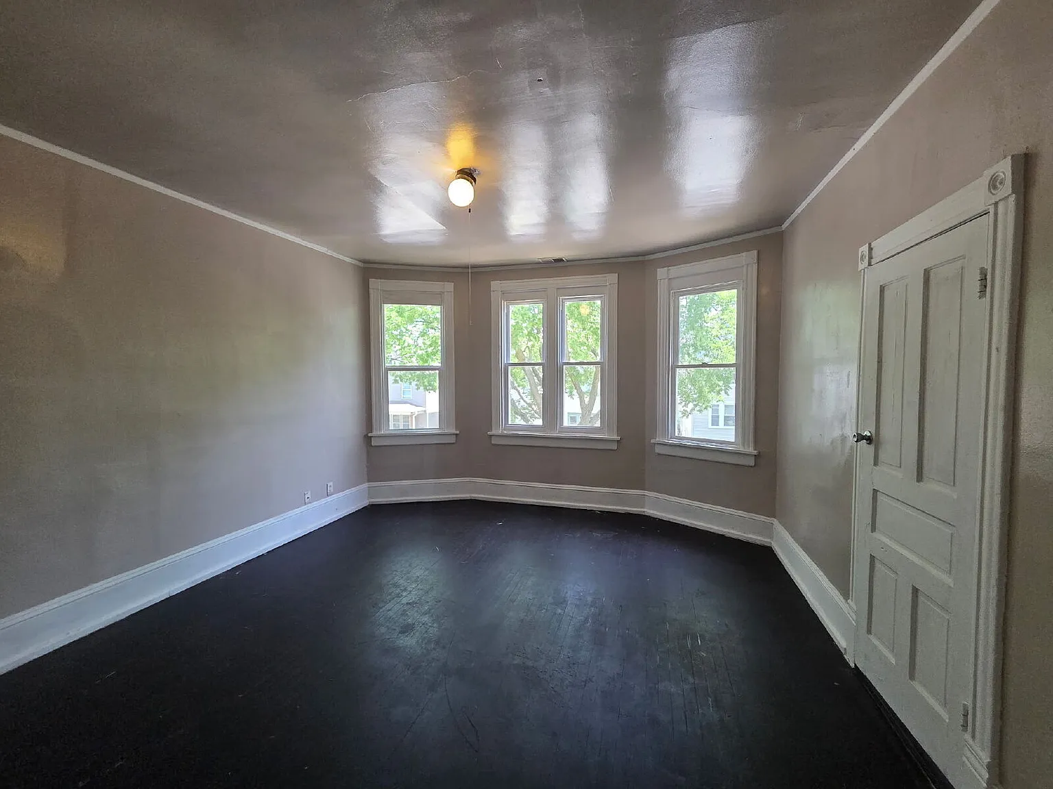2 bed, 1.0 bath, $1,025 — Photo 2
