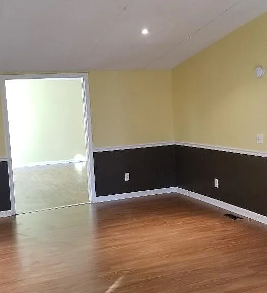 163 Brentwood Ln — Photo 2