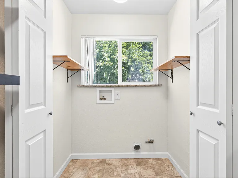2203 Del Rio Dr — Photo 10