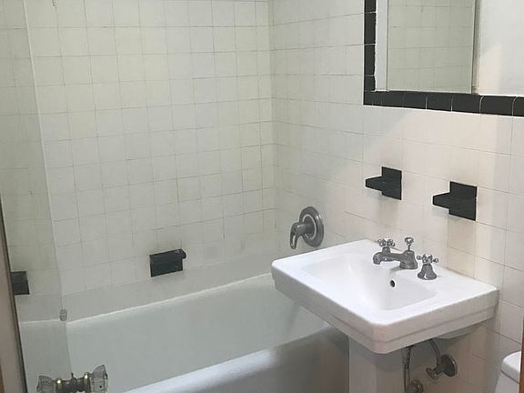 5th image of 103 W 69th St APT 5