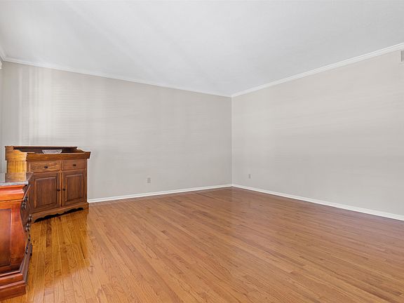 4th image of 2756 English Ln
