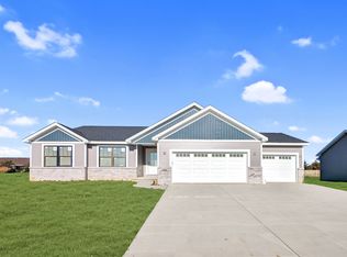 1408 S McLean St, Hudson, IL 61748