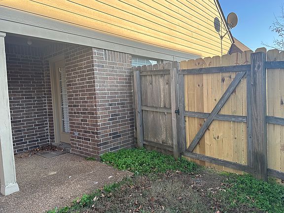 4th image of 10470 Redmond Dr