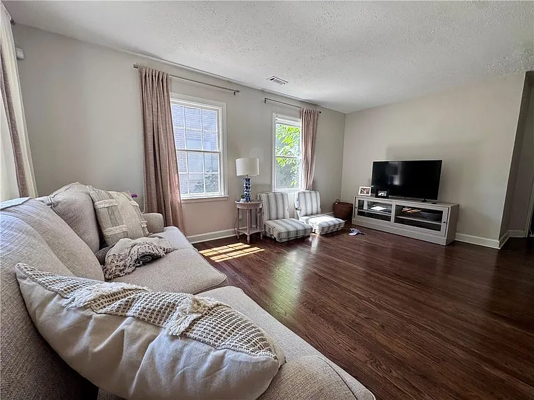 2450 Lynn Iris Dr — Photo 5