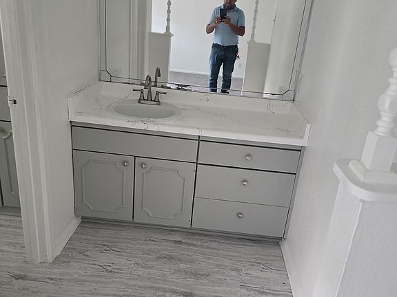5th image of 606 Chauncey Dr #3