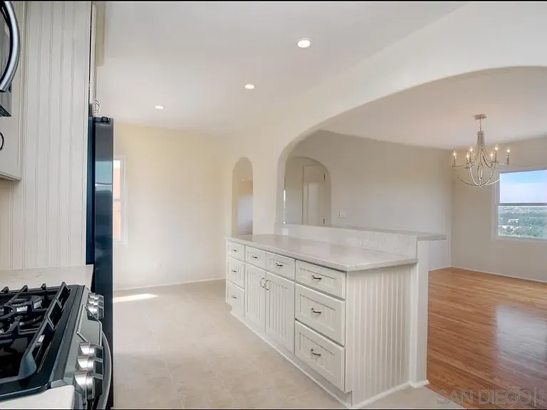 4388 Middlesex Dr — Photo 12