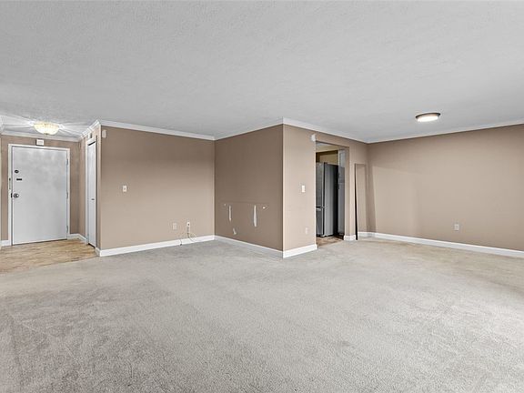 5th image of 101 Woodstone Ln APT 27
