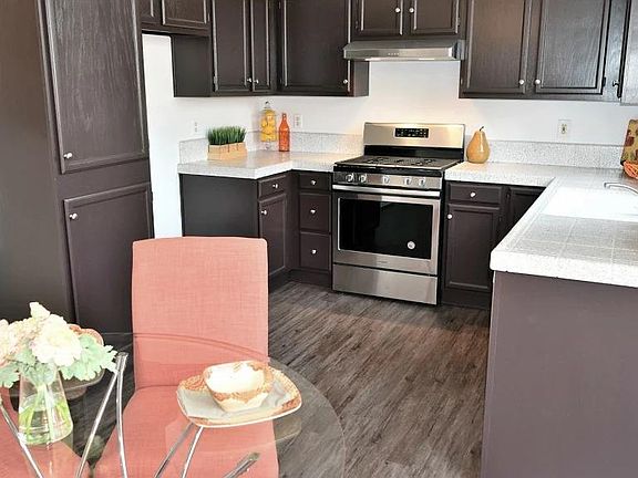 4th image of 815 Lyonia Dr