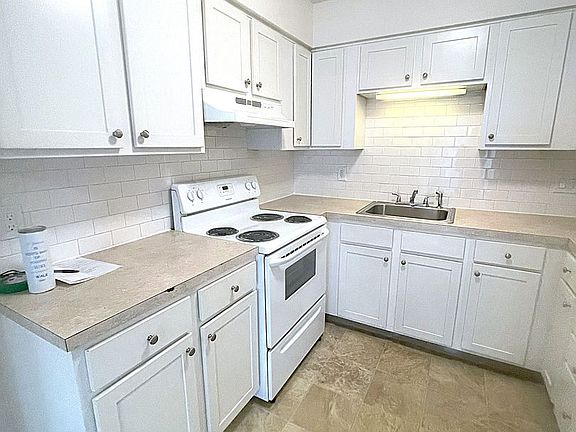 5th image of 1210-1218 NE 24th Ave #1216