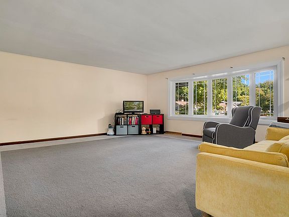 4th image of 2040 Jonquil Pl