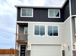 195 SW 4th Ln, Oak Harbor, WA 98277