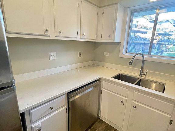 3rd image of 13913 James Dr APT 1014