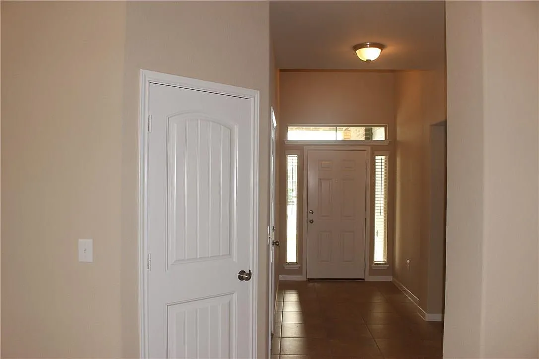 4 bed, 3.0 bath, 2606 sqft, $2,850 — Photo 4