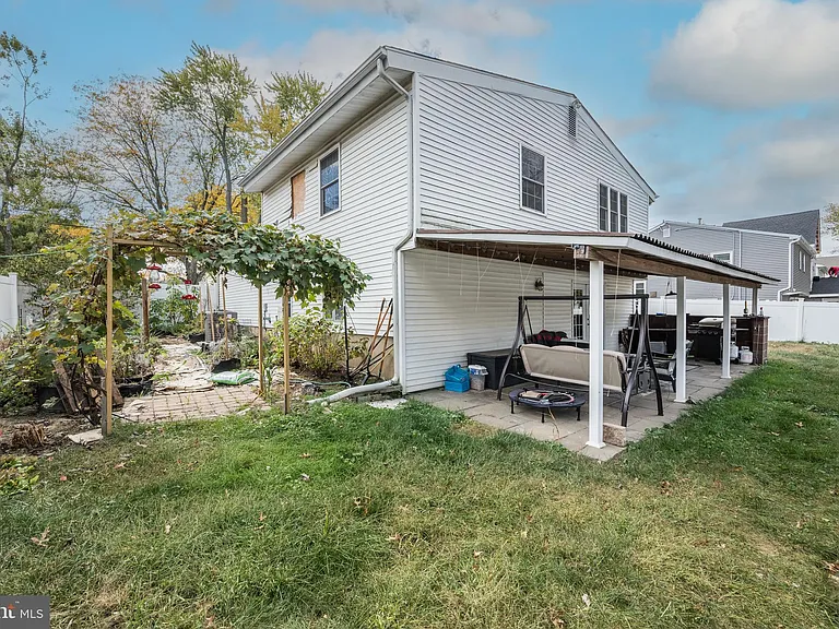 325 Juniper Dr — Photo 38