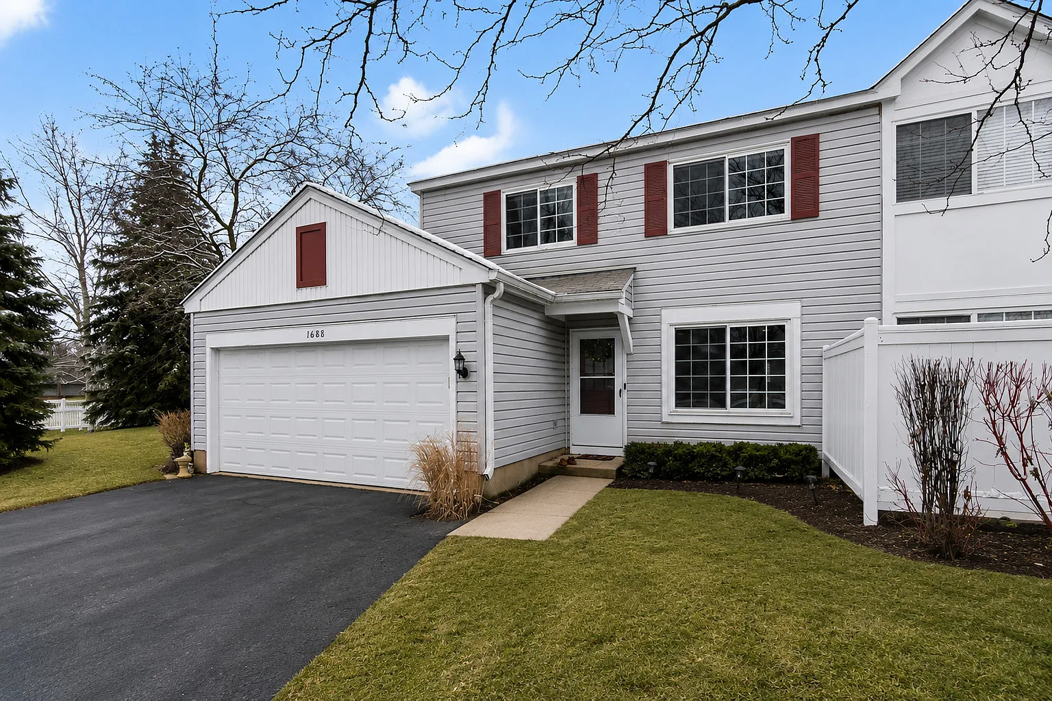 2 bed, 1.5 bath, 1053 sqft, $2,350 — Photo 2