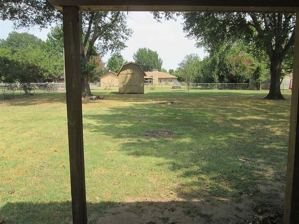 2nd image of 908 Meadowlark Ln
