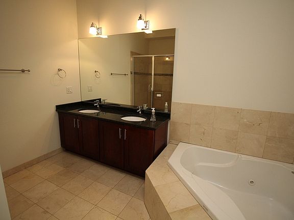 5th image of 4653 N Greenview Ave #08
