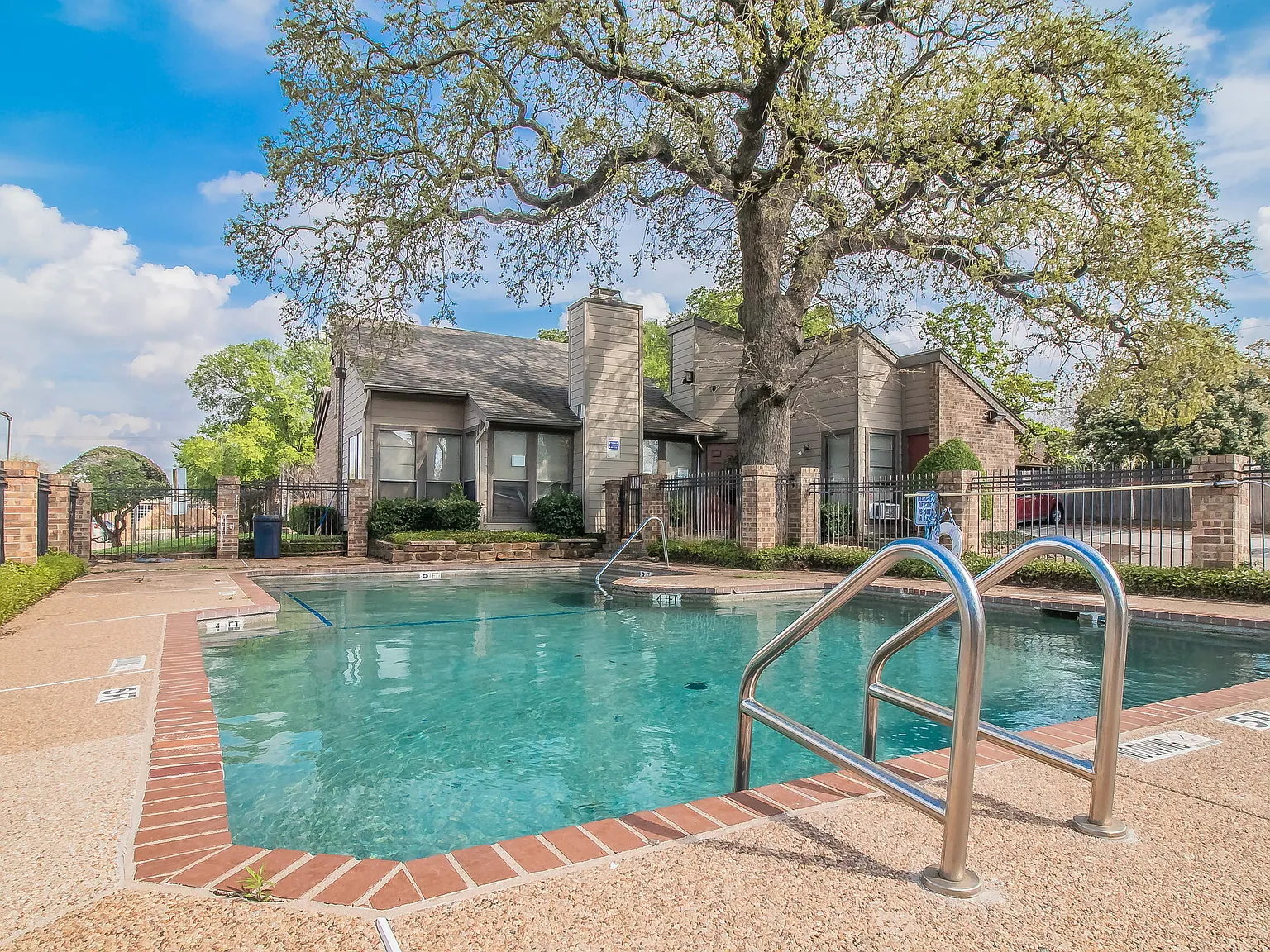 1608 Pecan Chase Cir — Photo 2