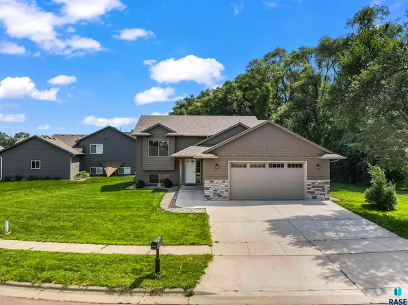 1601 E Tracy Ln, Sioux Falls, SD 57103