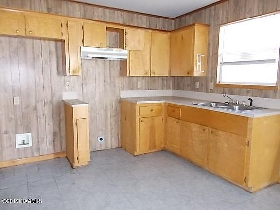 3rd image of 109 W Dale St