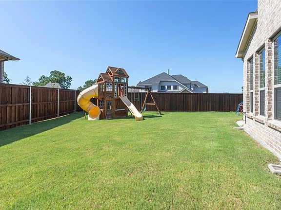 5th image of 413 Mossy Rock Dr