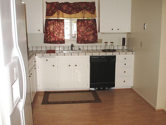 Wonderful Kitchen includes Refrigerator