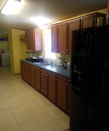 5th image of 323 Esma St