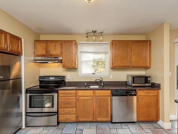 5th image of 419 Delaware Pl