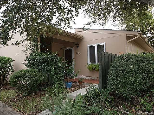 1st image of 208 Ventura Pl