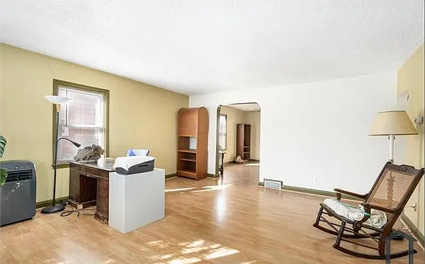 4 bed, 1580 sqft, $3,300 — Photo 2