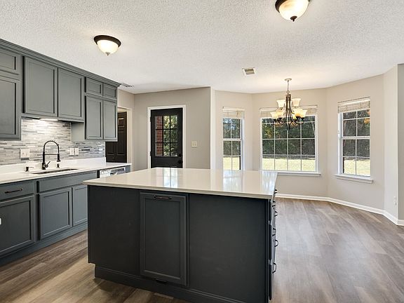 4th image of 5563 Mary Ln