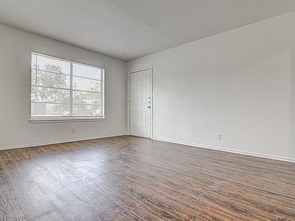5th image of 5006 Brighton Rd #A