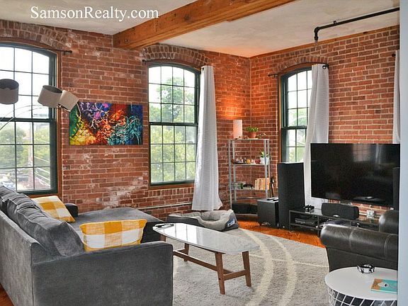 3rd image of 409 Pine St Unit 305