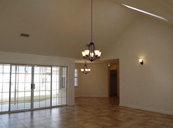 3rd image of 119 Tanglewood Dr