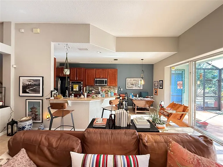 10703 Banfield Dr — Photo 12