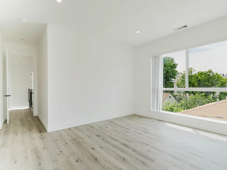 10853 Otsego St — Photo 19