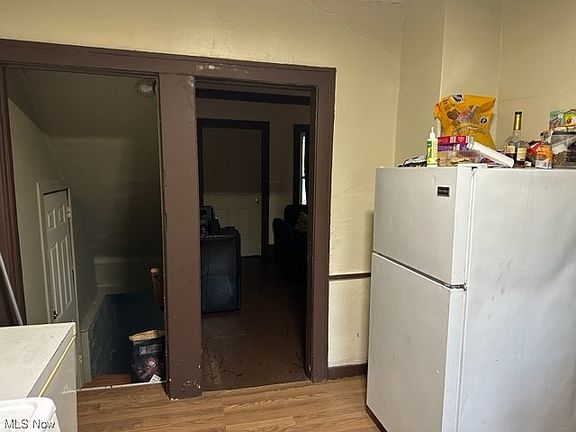 5th image of 11700 Angelus Ave